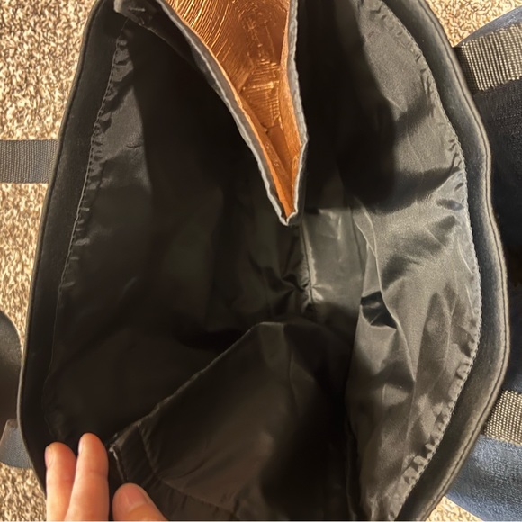 NWOT Victoria’s Secret insulated tote bag with 2 spots for wine 🍷 bottles! - Picture 8 of 8